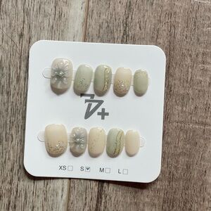 Elegant Floral Press-On Nails